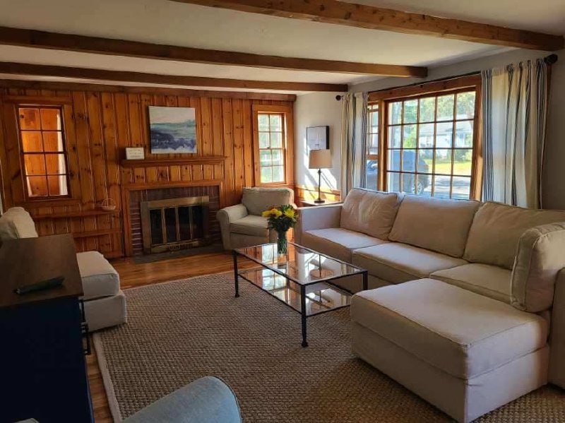 Top performing Airbnb: Cheerful Cape Cod Cottage near West Dennis Beach in West Dennis