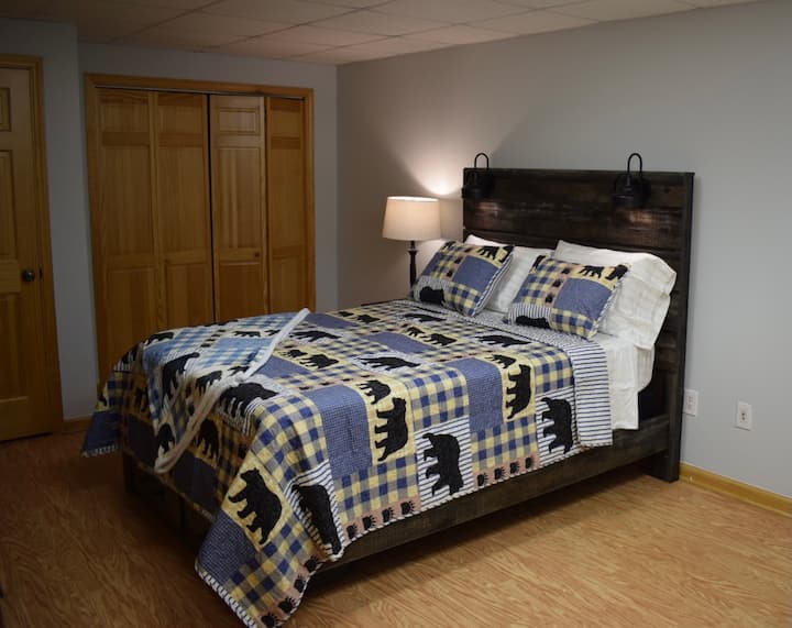 DOWNSTAIRS BEDROOM
Queen size bed, w/ nightstand, reading lights, set of bunk beds, (full & twin), closet with hangers, dresser for clothes, 55" Smart TV  and access to your private bathroom. 