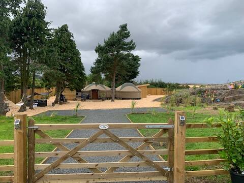 StayWild In a Unique Winterised Double Yurts .