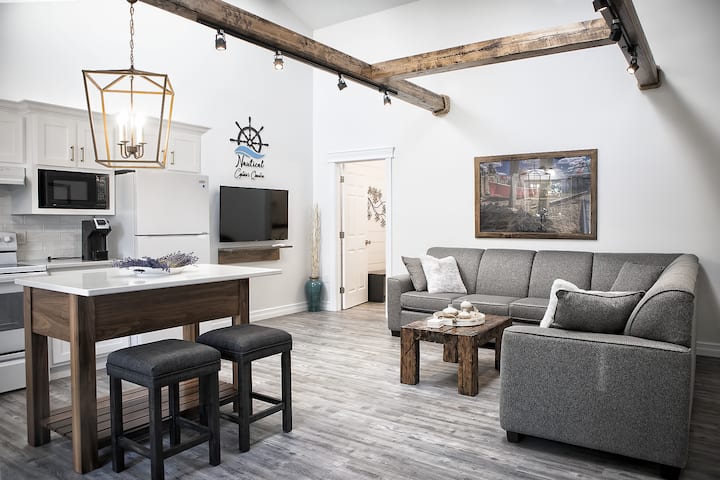 Captain's Quarters With Harbour View And Workspace - Nova Scotia
