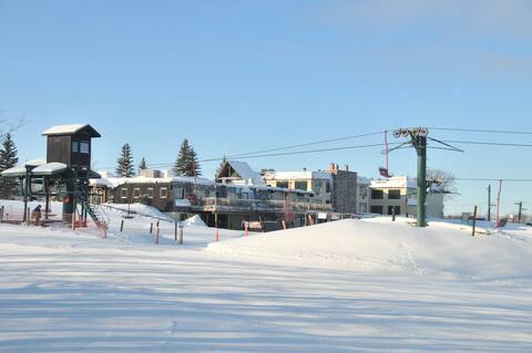 SnowRiver Resort Condo ski in/out-(Indianhead Mtn)