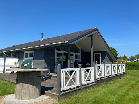 Cottage with spa and close to beach and forest