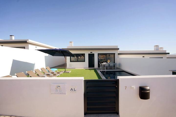 Beautiful house with swimming-pool! gallery image 3