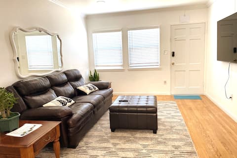 Successful Airbnb property: Spacious 2+1 home in Glendale