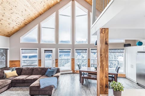 Beautiful Big White Chalet, Amazing Views, Hot Tub