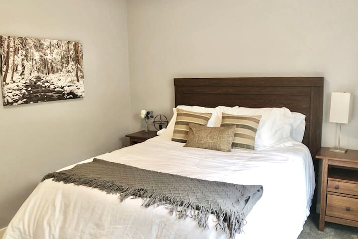 חדר שינה 3 למטה עם מיטת קווין סייז