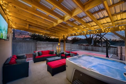 JD's Getaway with Hot Tub / Near DFW Airport