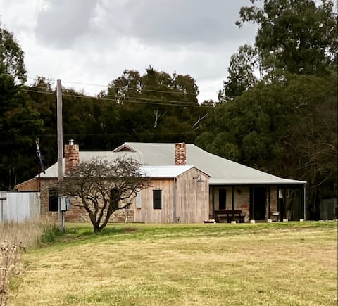 Old Brick Pub 2594 ~ Historic Escape