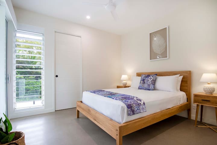 غرفة النوم 3، سرير بحجم كوين، تفتح على الشرفة.