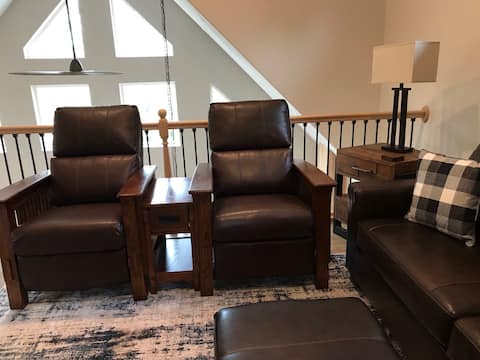Popular Airbnb listing: Birch Bend Upper Unit on beautiful wooded lot in Kalifornsky