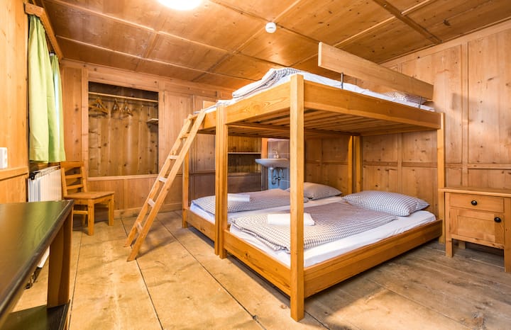 4 غرف نوم بسرير بطابقين