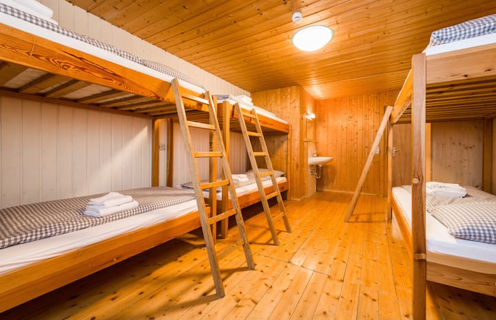 4 غرف نوم بسرير بطابقين