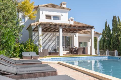 Oleandro-Ideal for families. Pool and garden