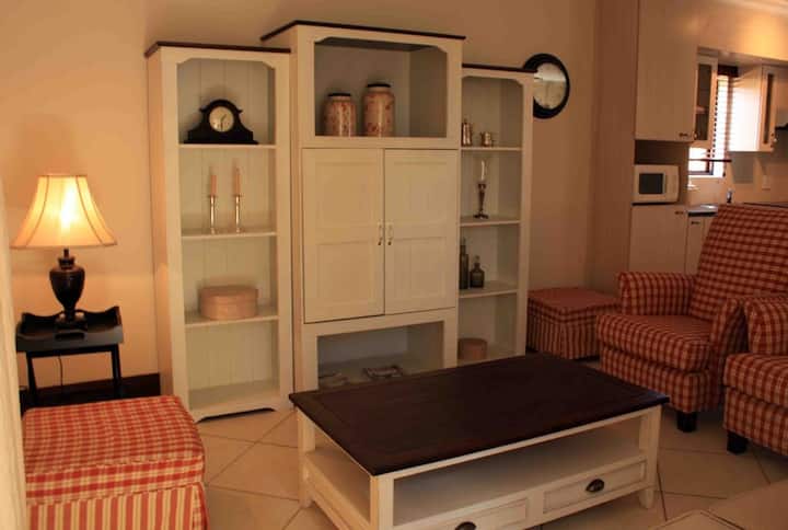 Spacious 3-bedroomed Townhouse With A Pool - Pretoria