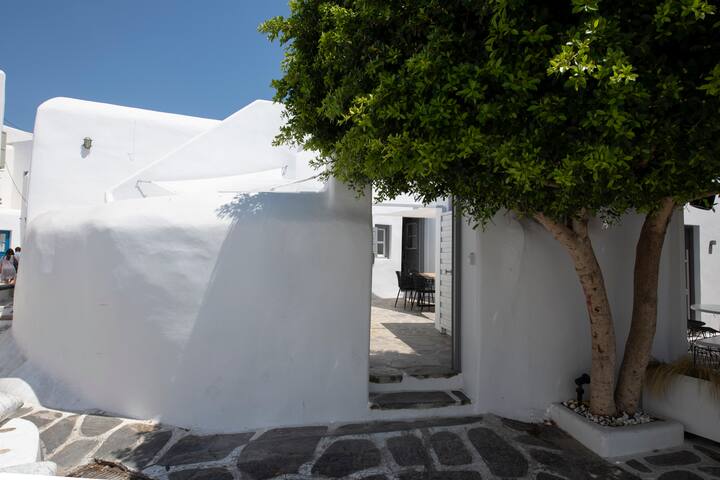 Avli Suites 2 Luxury houses in town with courtyard