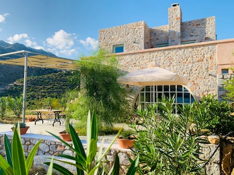 Top performing Airbnb: Stone house. Sea view. Beach around the corner. in Δήμος Ανατολικής Μάνης