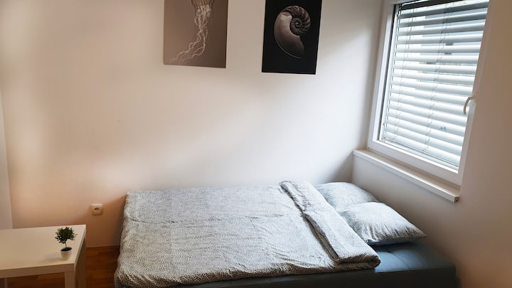 سرير أريكة 160 × 200 سم، مريح ومناسب لشخصين