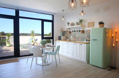 Cozy apartment close to the beaches A/C