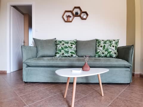 Top Airbnb: Quiet apartment with sea and mountain view in Δήμος Μονεμβασίας