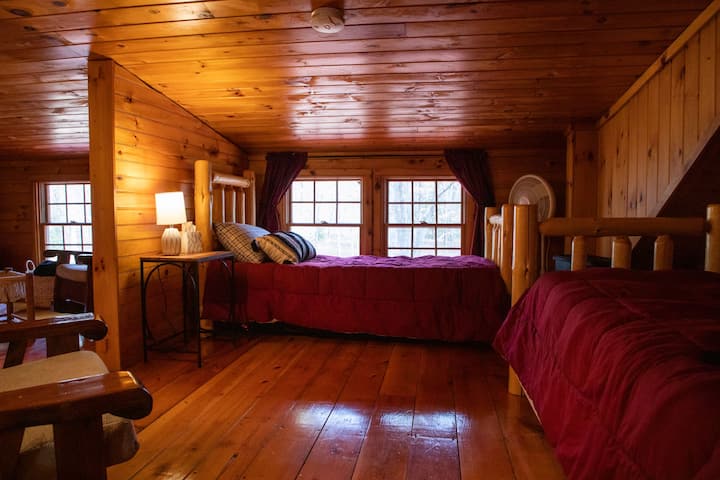 Guest room has 3 twin beds.