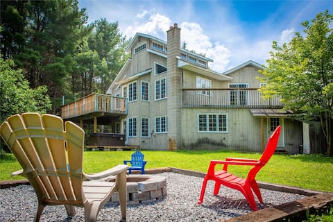 Lovely Muskoka Waterfront Cottage-Hot tub & Sauna!