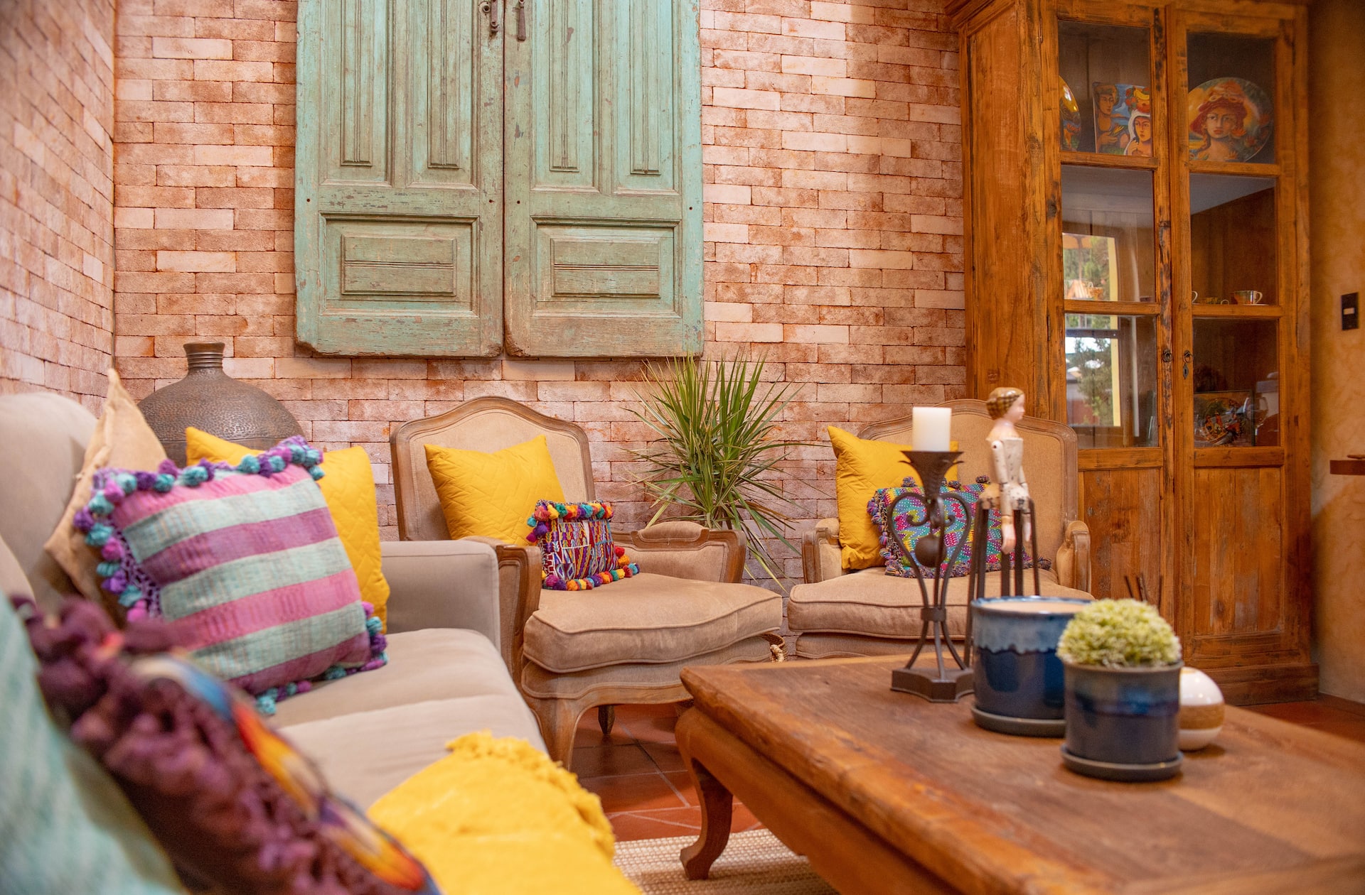 Charming villa with a pool and free transportation