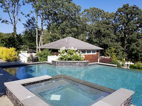 Bayfront 1BR/2BR detached guesthouse with pool