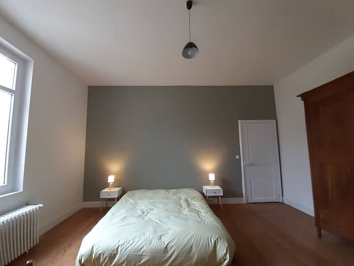 la chambre ვხედავ თქვენ