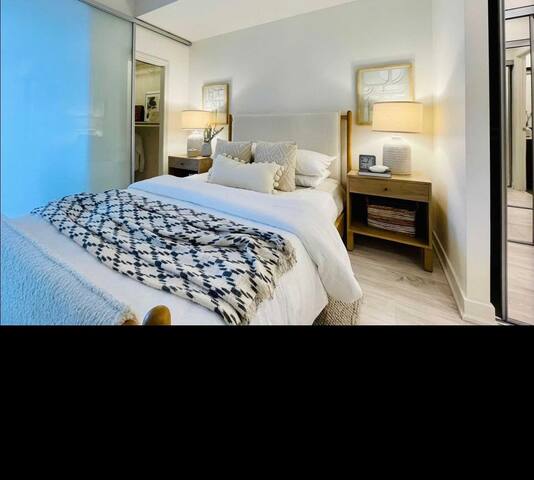 Downtown penthouse with a view gallery image 4