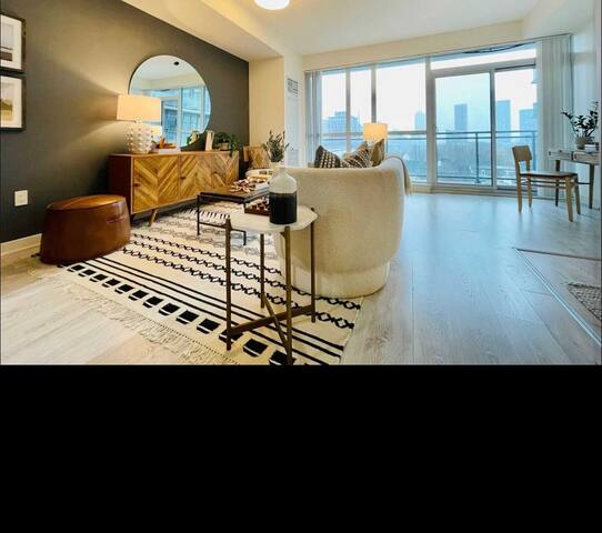 Downtown penthouse with a view gallery image 3