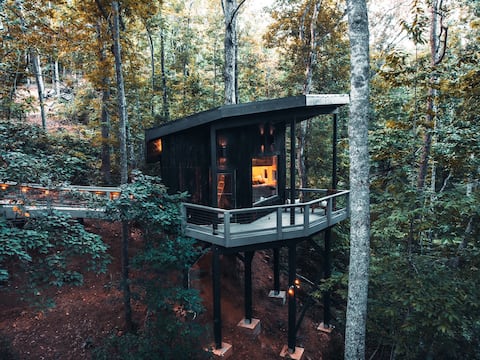 Nature’s Nook- A Modern Treehouse Near Wineries
