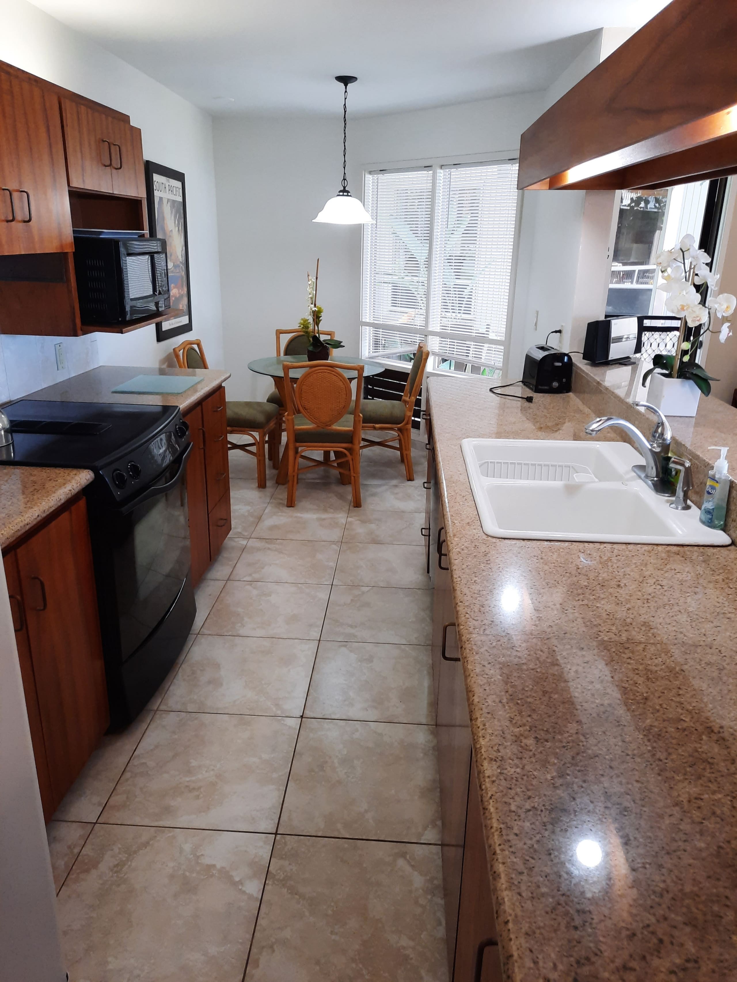 Condo in Kailua-Kona · ★4.92 · 1 bedroom · 2 beds · 2 baths - Image 10