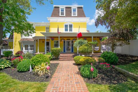 Gorgeous historic Victorian with 8 bedroom/4 baths