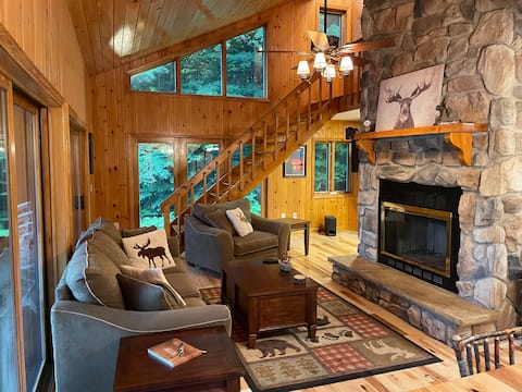 Popular Airbnb listing: “Hollywood Nights” in Old Forge