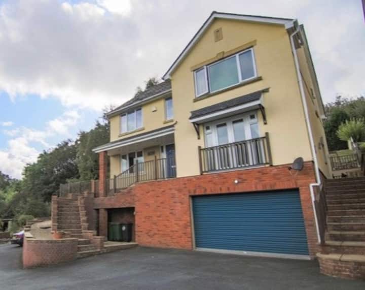 Stunning 5 bedroom home with unrivalled views Houses for Rent in