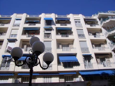 Popular Airbnb listing: NEAR BEACH HOTEL NEGRESCO 2 ROOM APARTMENT VIEW in Rue De France