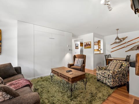 Popular Airbnb listing: Conveniently Located 1 Bedroom Condo With Pool/HT in Whistler