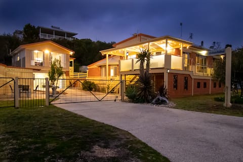 Seagull Place House Lakefront