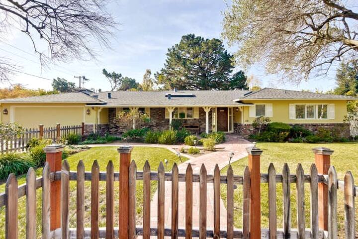 Gorgeous Ranch Home on a 14000 Sq. Ft. Garden Lot! gallery image 3