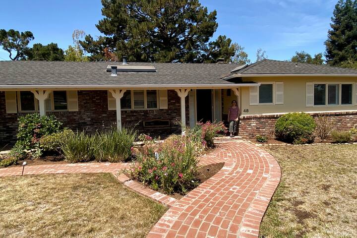 Gorgeous Ranch Home on a 14000 Sq. Ft. Garden Lot! gallery image 4