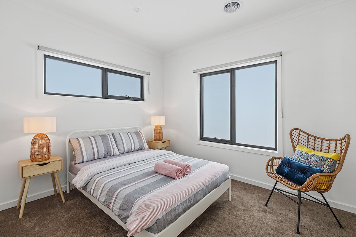 Krásne štylizovaná druhá spálňa sa nachádza na poschodí a je vybavená manželskou posteľou.
