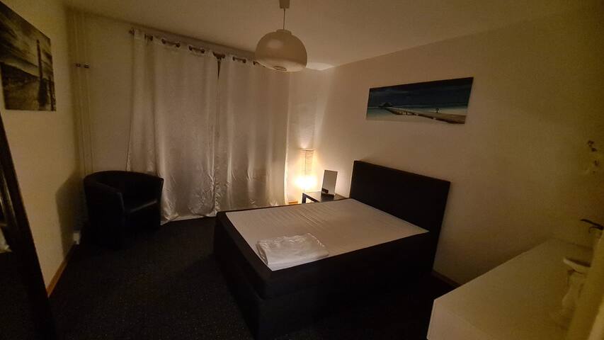 Schöne 3 Schlafzimmer Zimmer Wohnung mit 4 Betten. gallery image 4