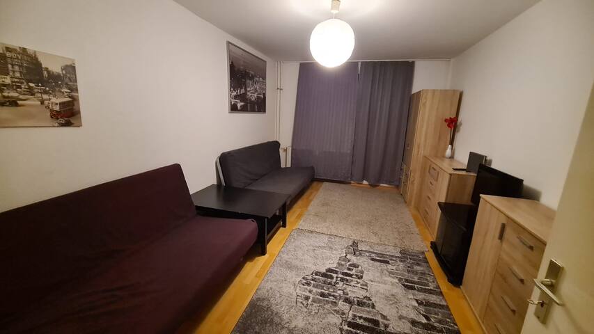 Schöne 3 Schlafzimmer Zimmer Wohnung mit 4 Betten.