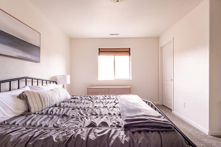 Second king bedroom at Blair Bungalow with Casper mattress, blackout shades, and large closet. Deep, restful sleep after biking 18 Road or the Colorado National Monument trails in Fruita, CO.