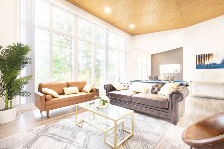 Spacious Open Concept Home [5 Bdrm/4 bath]