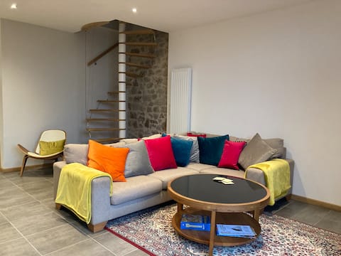 Attractive spacious gîte with garden and pool