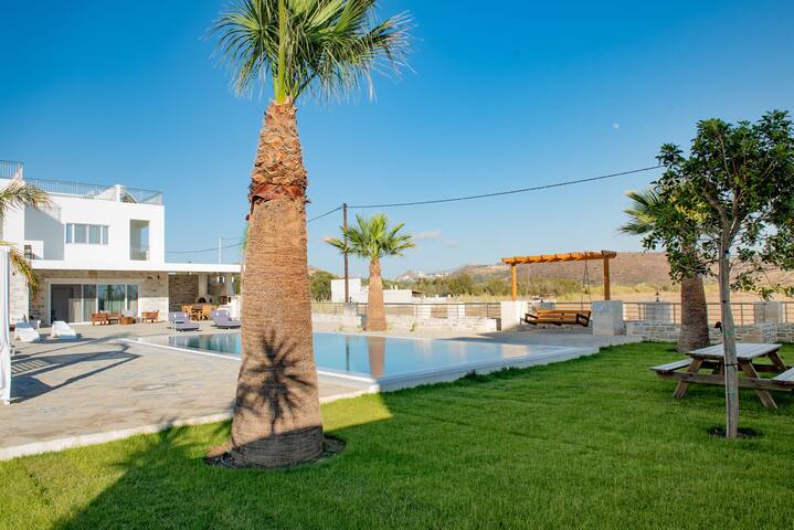 Villa Pnoe Seaside ★ Luxurious, Seafront & Private gallery image 5