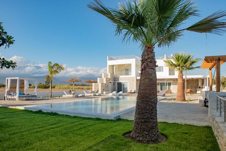 Villa Pnoe Seaside ★ Luxurious, Seafront & Private gallery image 3