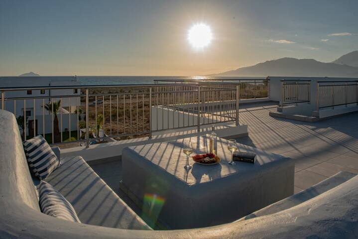 Villa Pnoe Seaside ★ Luxurious, Seafront & Private gallery image 4