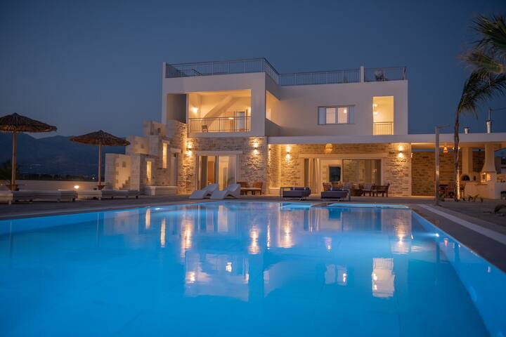 Villa Pnoe Seaside ★ Luxurious, Seafront & Private gallery image 2